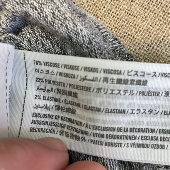 GRAY Hollister Long Sleeved Top - Size Small - Picture 5 of 5